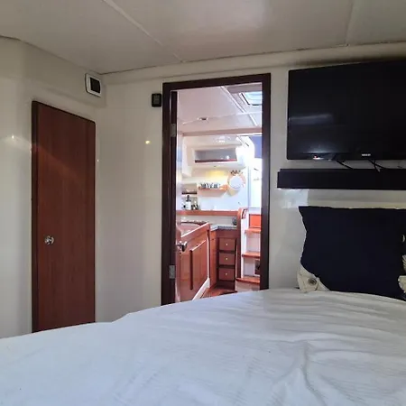 Botel Oktavia Ii
